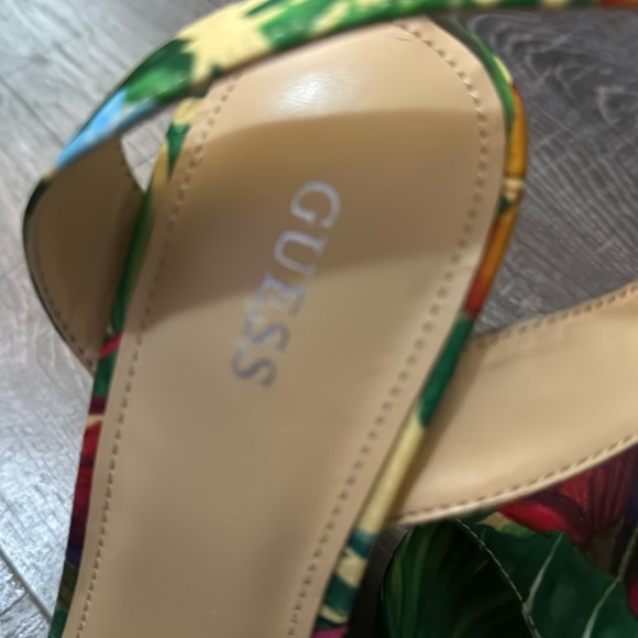 Brand new GUESS floral wedges, size 7.5 - Picture 5 of 5